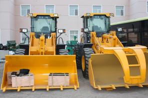 Фронтальный погрузчик XCMG LW300F в Красноярске 1320000 руб.