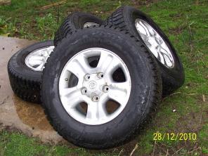 Зимние колеса в сборе, 4 комп. б/у литых диска для TOYOTA LAND CRUISER 100 и Bridgestone Ice Cruiser 5000 275/65 R17