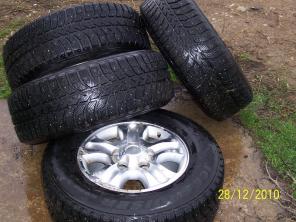 Зимние колеса в сборе, 4 комп. б/у литых диска для TOYOTA LAND CRUISER 100 и Bridgestone Ice Cruiser 5000 275/65 R17