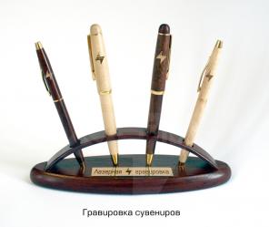Срочная лазерная гравировка сувениров, бокалов, зеркал, ручек, брелков, визитниц. Лазерная резка пластика и оргстекла в С-Пб.