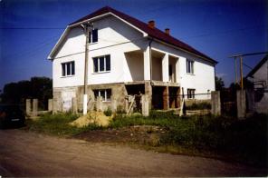 Продам дом в Мукачев о (недвижимость купить куплю дом в Мукачев о Закарпатье) 2 этажа, 280 м2, жил. 180 м2, 5 комнат (+3 на мансарде), гараж, погреб. вид на «Мукачивський замок».
