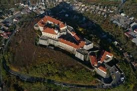 Продам дом в Мукачев о (недвижимость купить куплю дом в Мукачев о Закарпатье) 2 этажа, 280 м2, жил. 180 м2, 5 комнат (+3 на мансарде), гараж, погреб. вид на «Мукачивський замок».