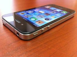 Завод разблокирована Apple iPhone 4 черных 32 запечатанных новых