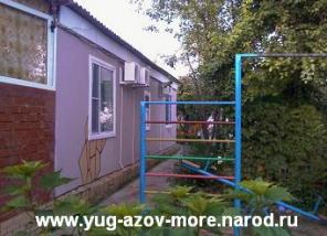 1-я улица от МОРЯ. До Пляжа 2 - 3мин.ходьбы...Голубицкая, ул.Набережная 41