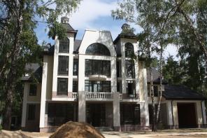 Продается коттедж в черте г. Москвы (10-15 мин пешком от м. Бульвар Адм. Ушакова)