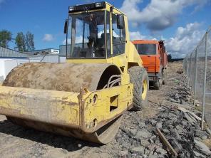 Каток грунтовый BOMAG BW 213DH-3, 2002 года.