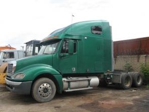 FREIGHLINER CL120 COLUMBIA, седельный тягач, 2003 г/в, двигатель DETROIT, объем 14 л, мощность 435 л/с, пневмоподвеска, двойной спальник, износ резины 50%.
