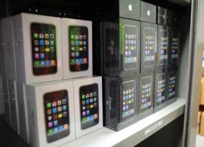 Продажа: Продам 2, получи 1 бесплатно: iPhone 4G 32GB разблокирована.