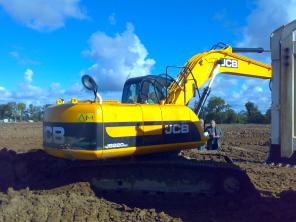 Гусеничный экскаватор JCB JS220 SC