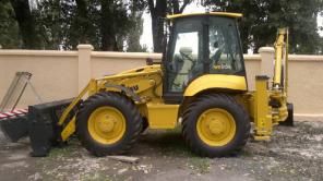 Погрузчик экскаватор Komatsu WB 93R-5 и WB 93S-5