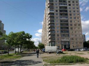 продам 3-хкомнатную квартиру