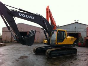 Гусеничный экскаватор Volvo EC290BLC.