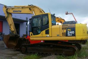   KOMATSU PC240LC-8