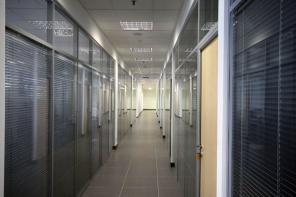 Монтаж офисных перегородок.