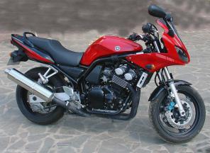 Продам мотоцикл, Ямаха FZS 600, год выпуска 2003, пробег всего 2400 км.