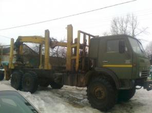 ЛЕСОВОЗ на базе Камаз 43 4310 с ПРИЦЕПОМ . ГКБ 8350. год выпуска: 1989 г. Военная приёмка в СССР -Камаза. Объем: 11000 куб. см двигателя: дизель . Установлен Манипулятор JONSERED -7. 5 м. Класс: грузовой свыше 3, 5 т. Всё в отличном рабочем состоянии. ДОК