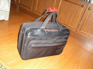 Продам новую сумку для ноута, 17", Samsonite, нат. кожа+титан, фирменная, 2000 р.