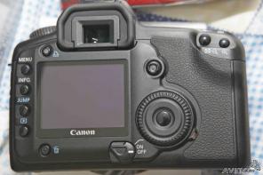 Canon eos 5d body  .