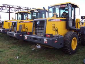 Фронтальный погрузчик XCMG LW300F новый в наличии за 1350 000 рублей.