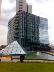 Продается половина здания у метро 4200 $/кв.м.