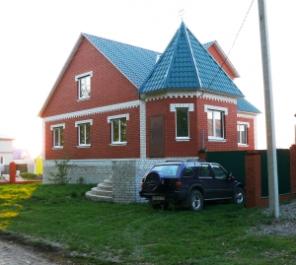 Кирпичный дом с мансардой и комнатой под зимний сад в г. Чаплыгин Липецкой области