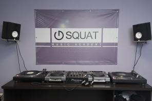  DJ   