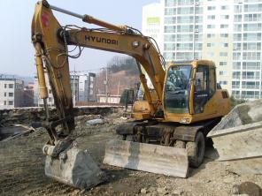Колесный экскаватор Hyundai Robex 1300W с объёмом ковша 0,6 м3 2003 год