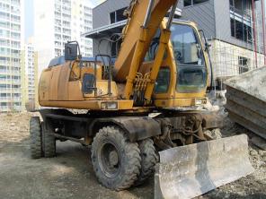 Колесный экскаватор Hyundai Robex 1300W с объёмом ковша 0,6 м3 2003 год