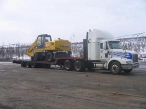 Поставка новых тверских экскаваторов в Калиниград автотранспортом и паромом