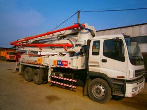Автобетононасос Hongda HDT5281THB-37 на базе ISUZU