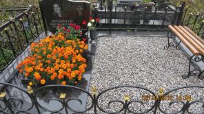 Уход, благоустройство, уборка могил.