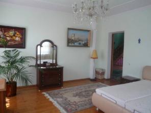 Дом в аренду, 580 кв.м., участок 30 соток, охрана.
