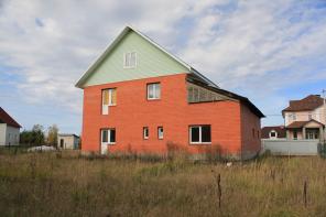 продам отличный дом 180 кв. м с участком 10 соток с коммуникациями