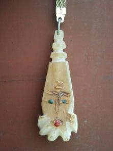 Брелки кость,кедр.