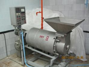 Продам молочное оборудование Плавитель для сыра П8-ОЛК 100 кг\час Емкость нерж Я1-ОСВ-6.3 комплект Пастеризационно-охладительная уст-ка А1-ОК2-Л5 Емкость на 1тонну одностенная, нерж.новая Емкости нерж на 100 литров одностенные 3 шт Ванна приемная для м