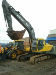 Гусеничный экскаватор Volvo EC240