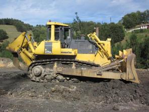   Komatsu D375A