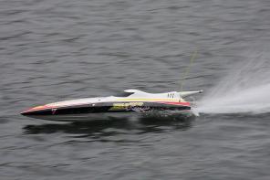 Лодка радиоуправляемая с бензиновым двс RTR 52"