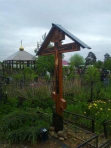 Деревянный крест новый