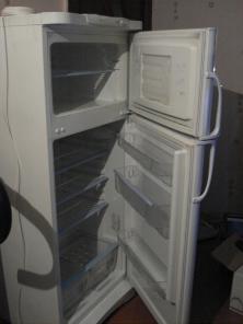 Продам холодильник INDESIT R27G двухкамерный