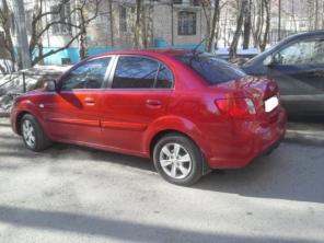 Машину KIA Rio, седан, 2011 г. акп