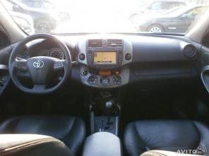 Тойота RAV4 серебристый 8000 км 2010 г. 2,3 л АКПМ