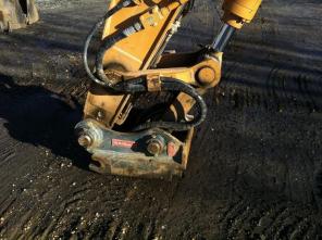   Case CX 240B