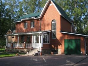 Кирпичный коттедж 280м2 с удобствами и с мебелью