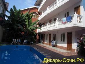 Продаётся 3 дома на одном участке в центре Адлера