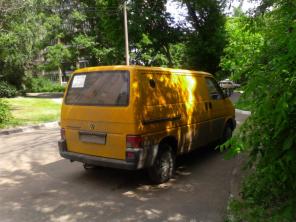 Хороший Фольксваген Транспортер Т4 жёлтого цвета