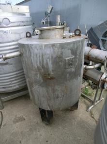 Продам Емкость нержавеющая 0,3 куб.м., вертикальная