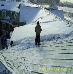 Очистка крыш от снега 972-76-28 наледи, сосулек
