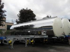 Пищевая цистерна MENCI 2013 г. 32куб. м 3секции