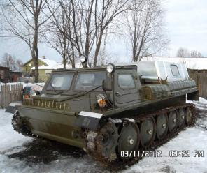 Гусеничный тягач с турбодизельным двигателем д 245